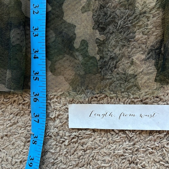 🆕 listing! Sheer camo ruffle skirt - Picture 3 of 9